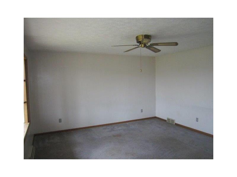 139 Ridge Avenue Beaver Falls, PA 15010 - Photo 8 of 25 Living Room.
