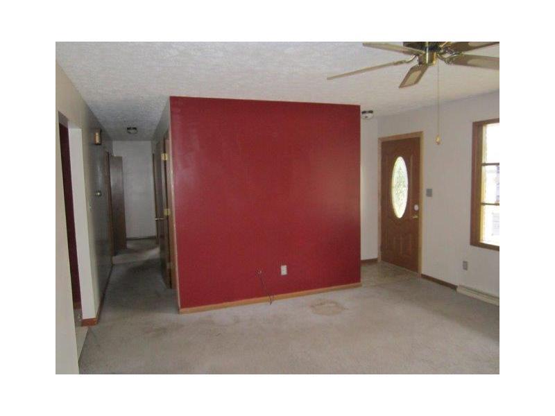 139 Ridge Avenue Beaver Falls, PA 15010 - Photo 9 of 25 Living Room.