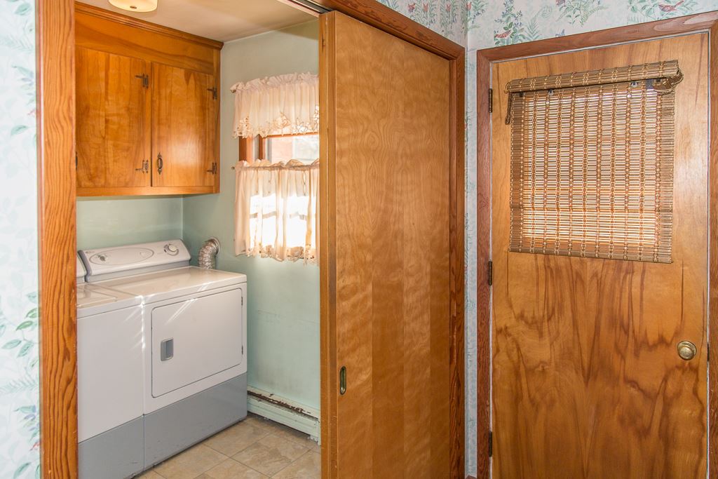 1700 Brunswick Road Waynesboro, VA 22980 - Photo 24 of 44 a utility room with dryer and washer