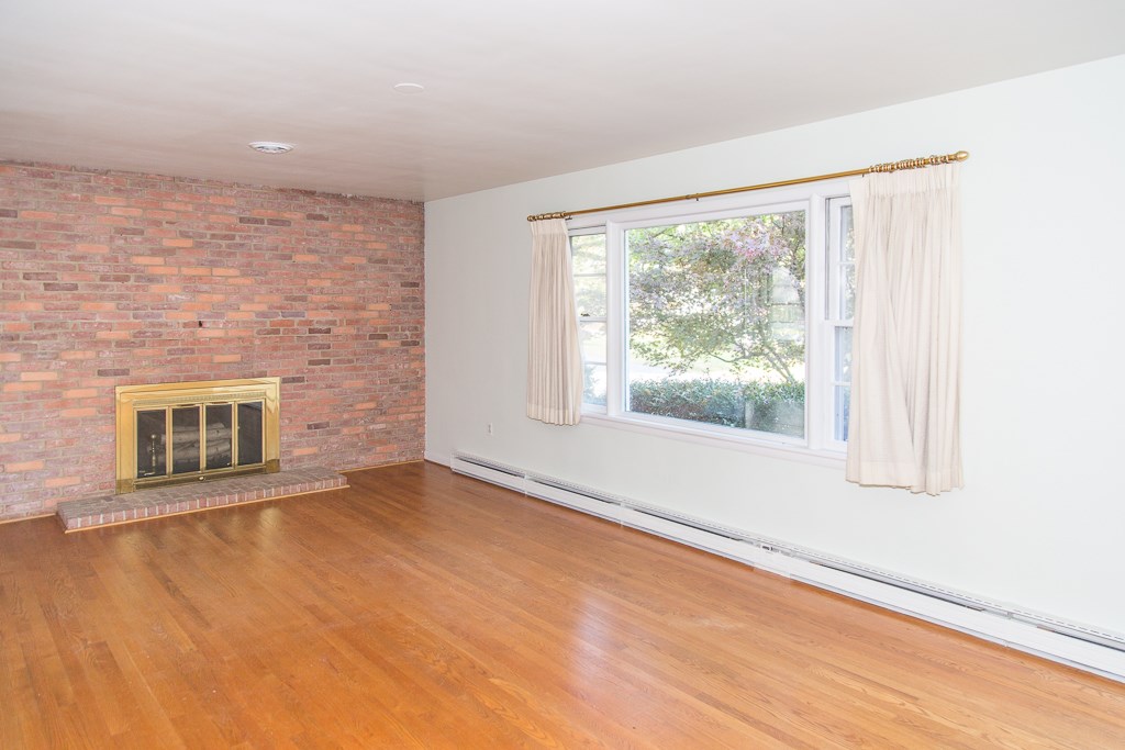 1700 Brunswick Road Waynesboro, VA 22980 - Photo 9 of 44 an empty room with windows