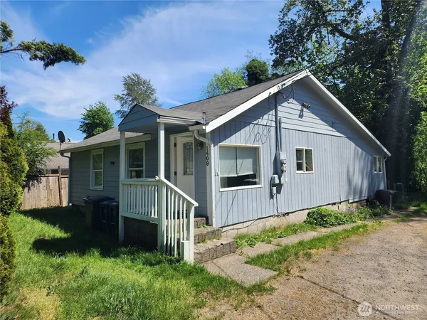$1,575 | 1409 West Railroad Avenue, Unit A, Shelton, WA 98584
