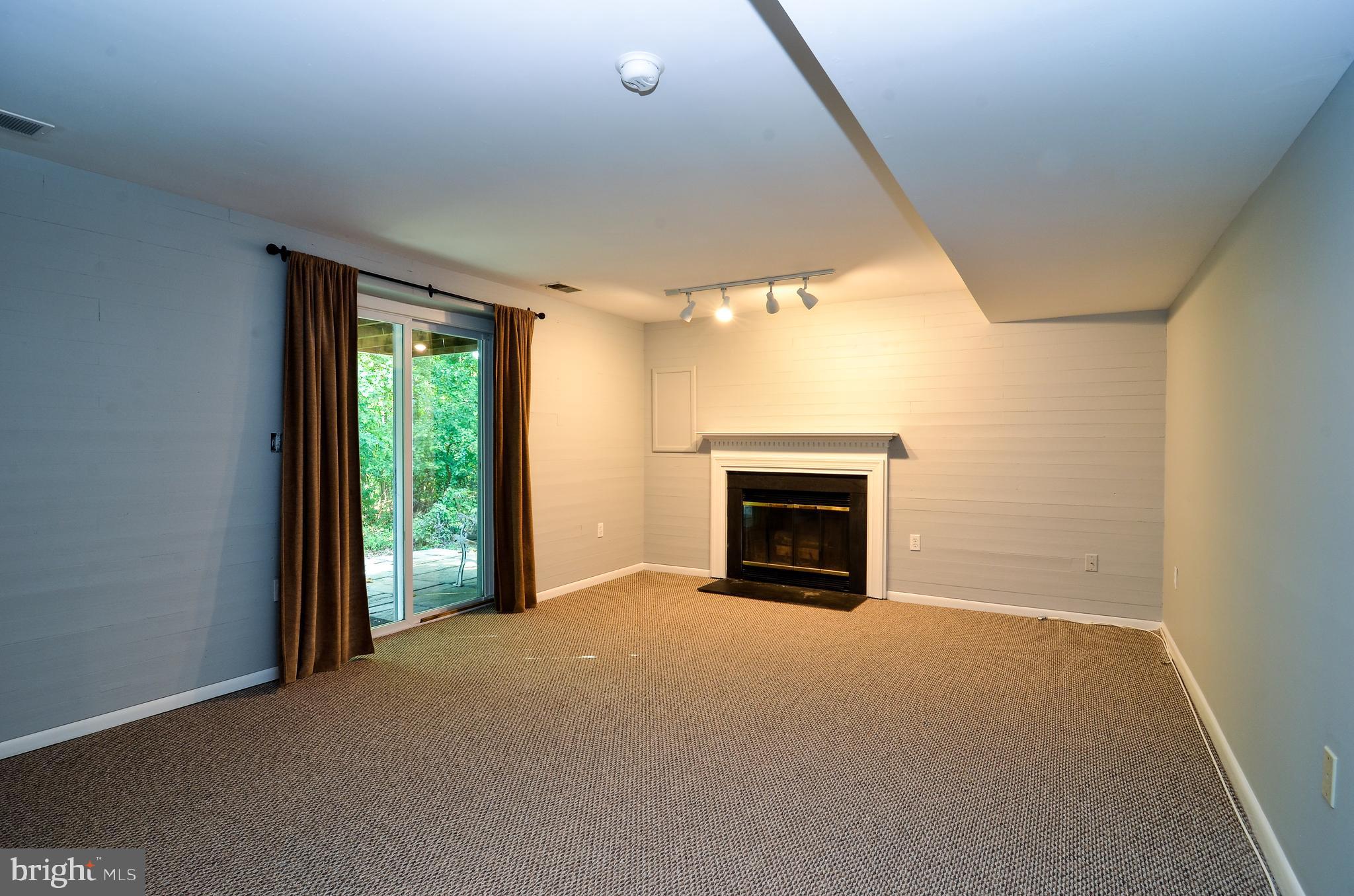 20612 Bell Bluff Road Gaithersburg, MD 20882 - Photo 25 of 41 Lower Level Family Room.