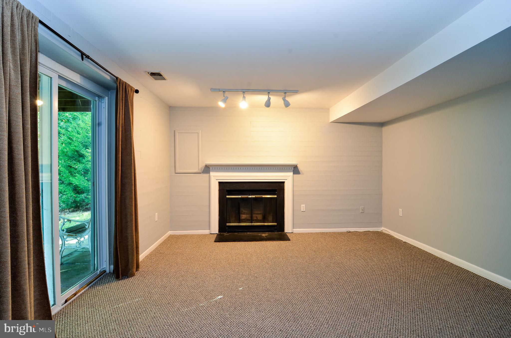 20612 Bell Bluff Road Gaithersburg, MD 20882 - Photo 26 of 41 Lower Level Family Room/