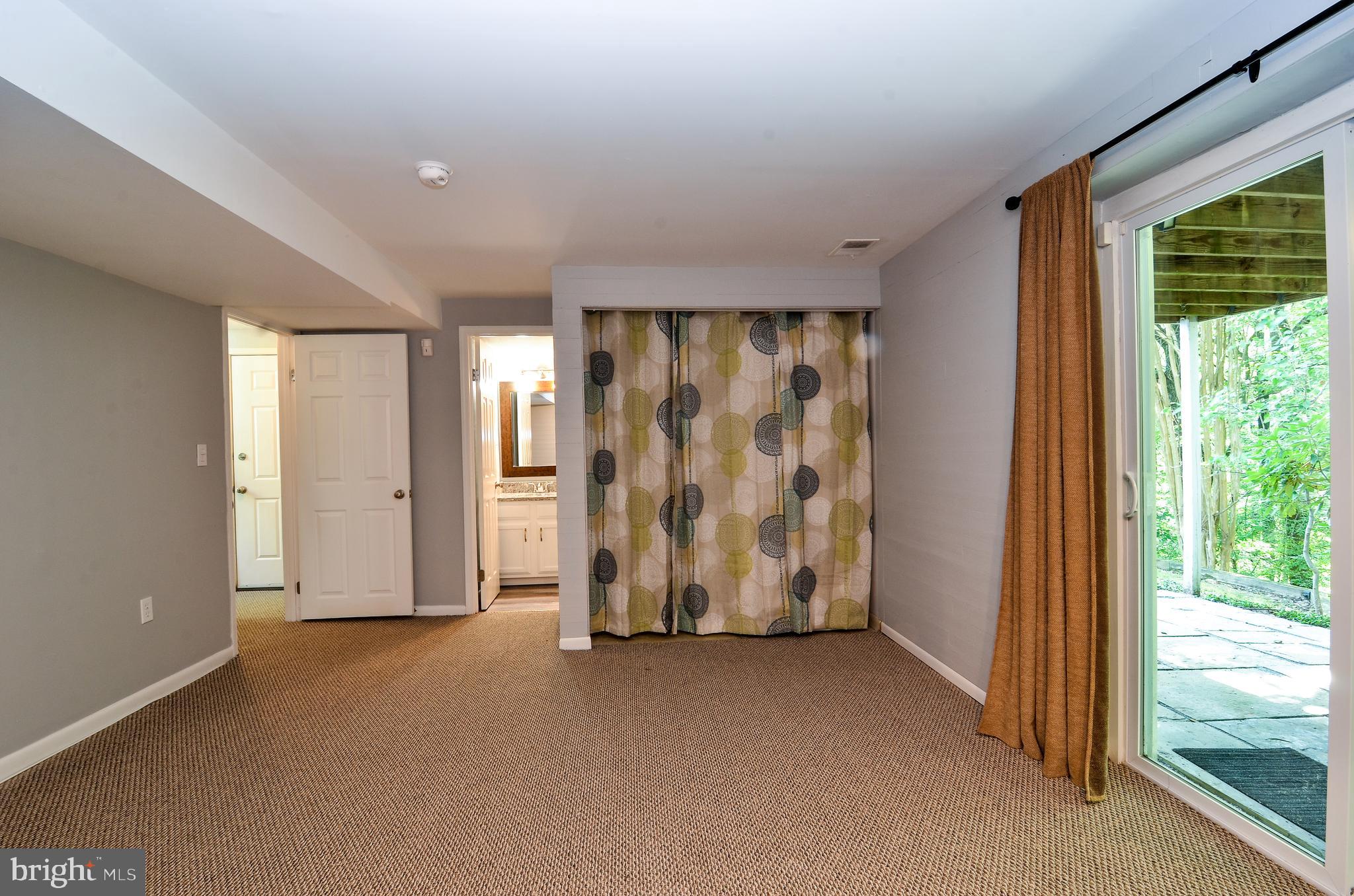 20612 Bell Bluff Road Gaithersburg, MD 20882 - Photo 27 of 41 Lower Level Family Room.