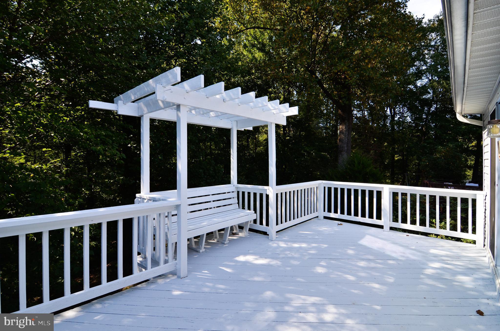 20612 Bell Bluff Road Gaithersburg, MD 20882 - Photo 32 of 41 Deck.