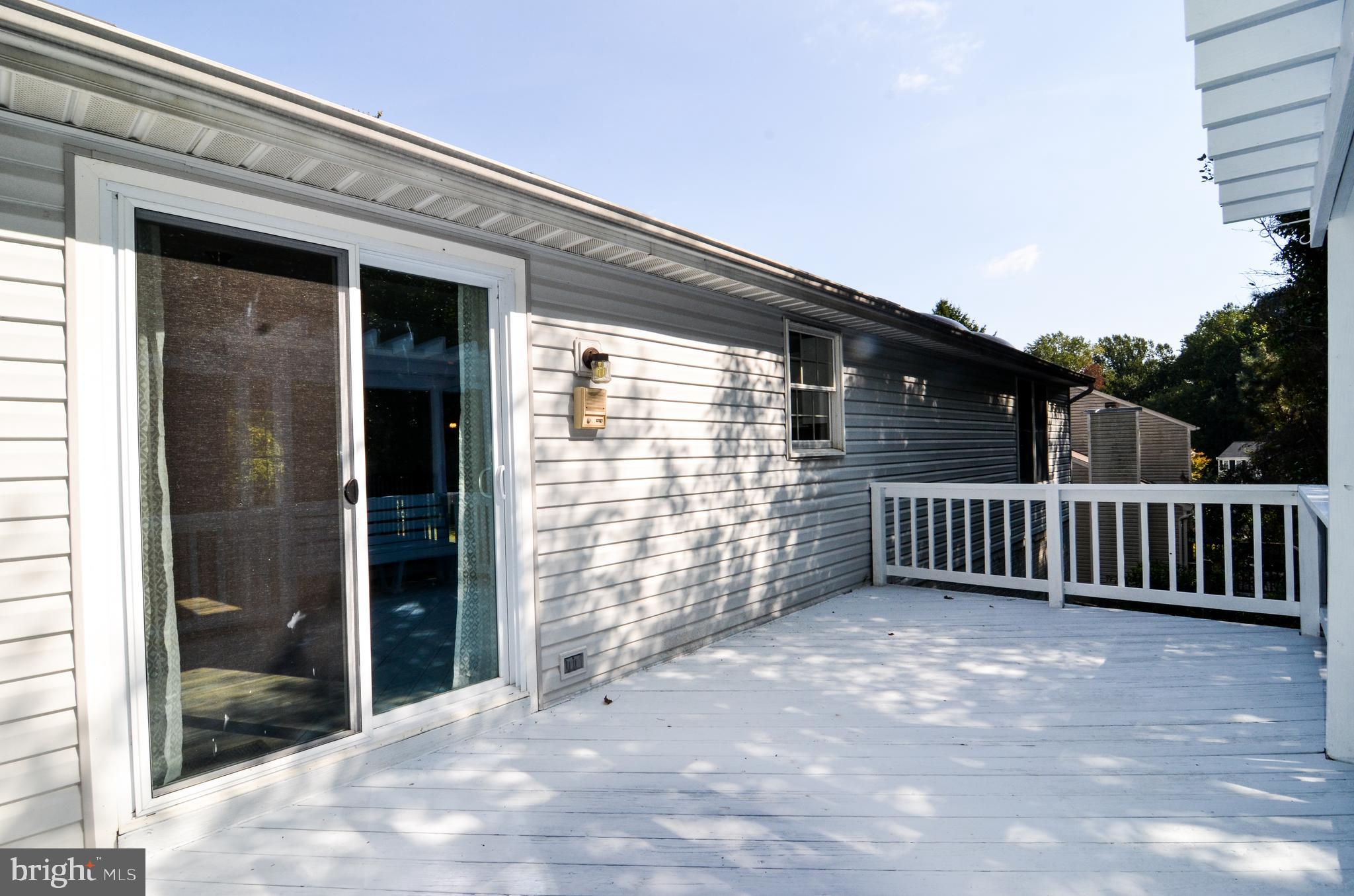20612 Bell Bluff Road Gaithersburg, MD 20882 - Photo 33 of 41 Deck.