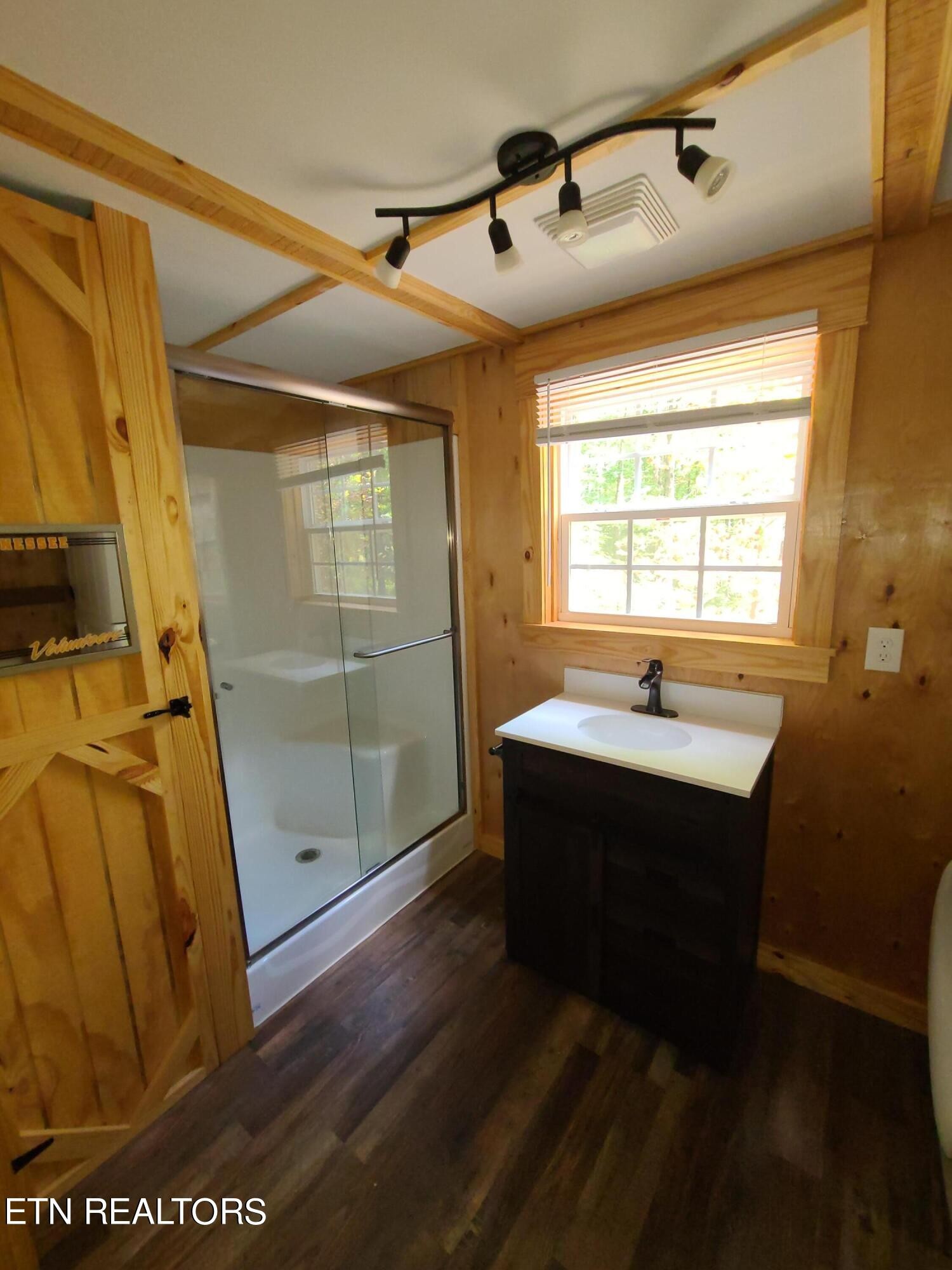 148 George Young Road Jamestown, TN 38556 - Photo 7 of 30 a bathroom with a sink and a bathtub