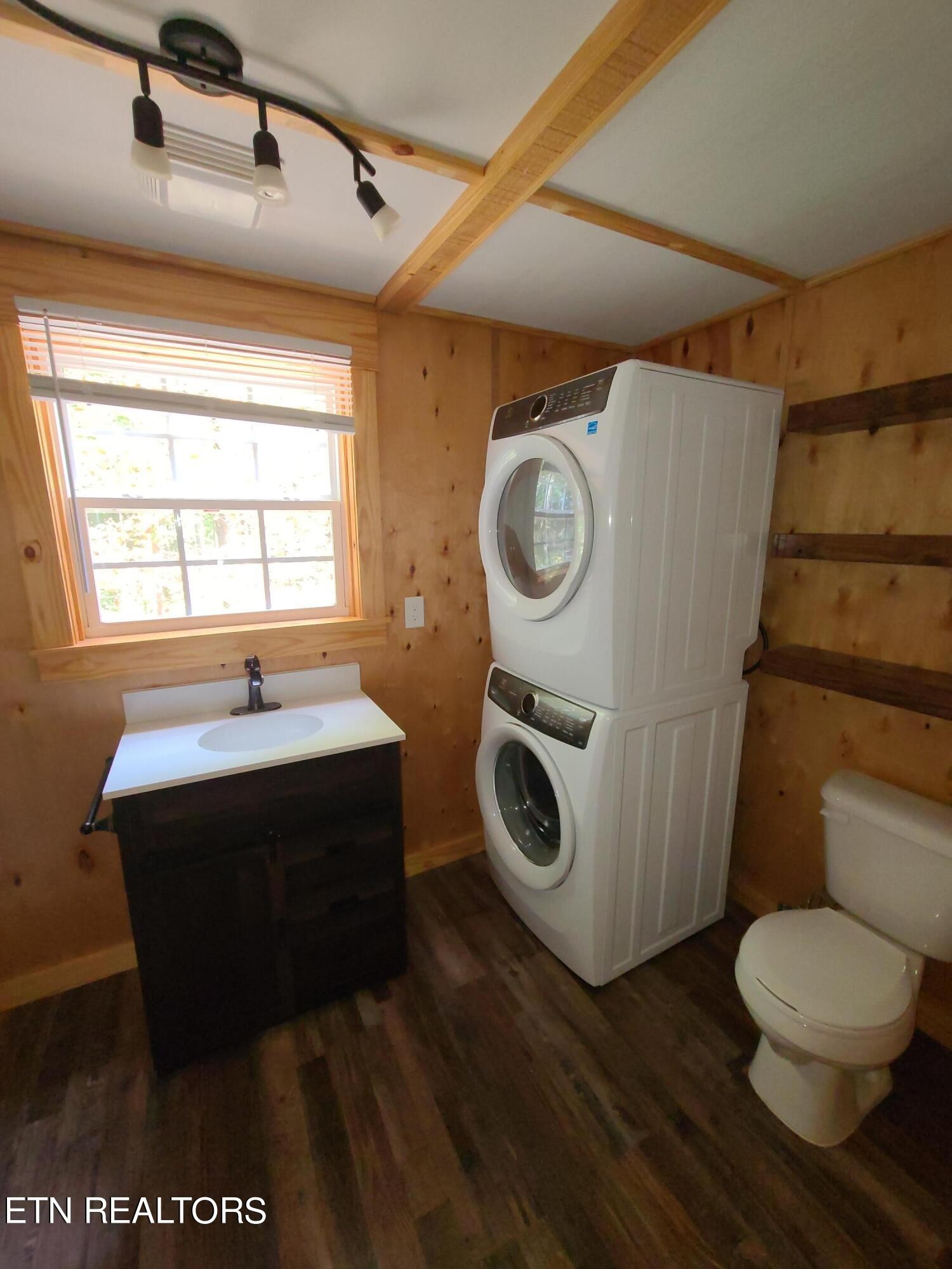 148 George Young Road Jamestown, TN 38556 - Photo 8 of 30 a room with a car parked in it