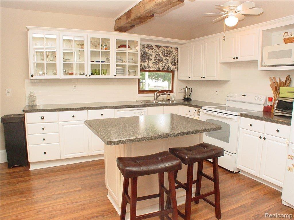 375 Roe Street Plymouth, MI 48170 - Photo 5 of 11 Island Kitchen