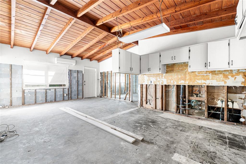 17611 1st Street East Redington Shores, FL 33708 - Photo 12 of 32 a view of a garage