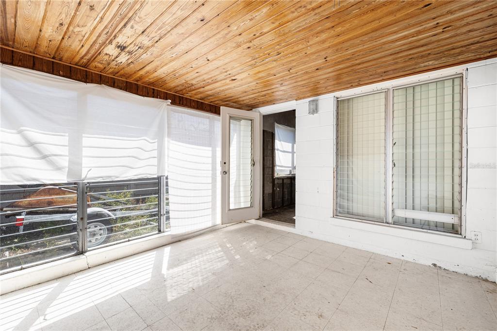 17611 1st Street East Redington Shores, FL 33708 - Photo 13 of 32