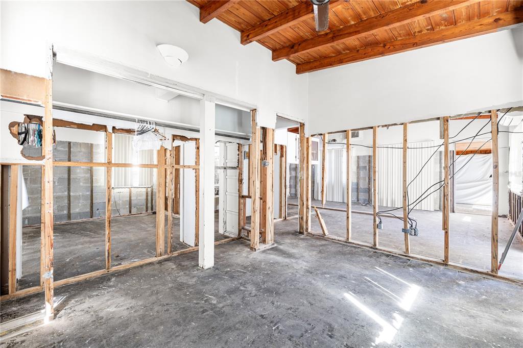 17611 1st Street East Redington Shores, FL 33708 - Photo 9 of 32