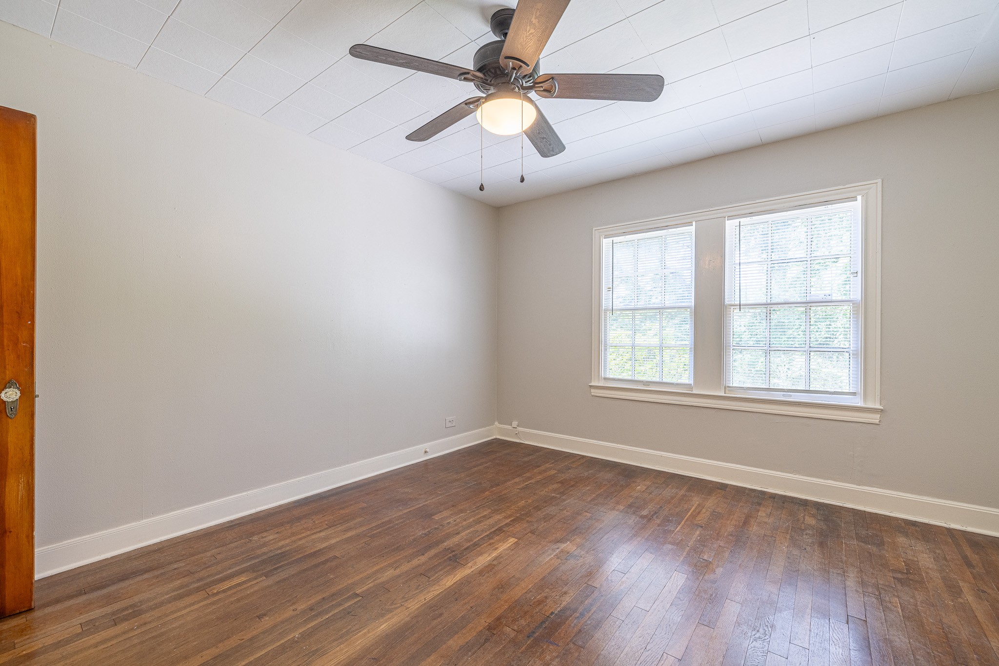 8548 Findlay Street Houston, TX 77017 - Photo 18 of 50 an empty room with wooden floor ceiling fan and windows