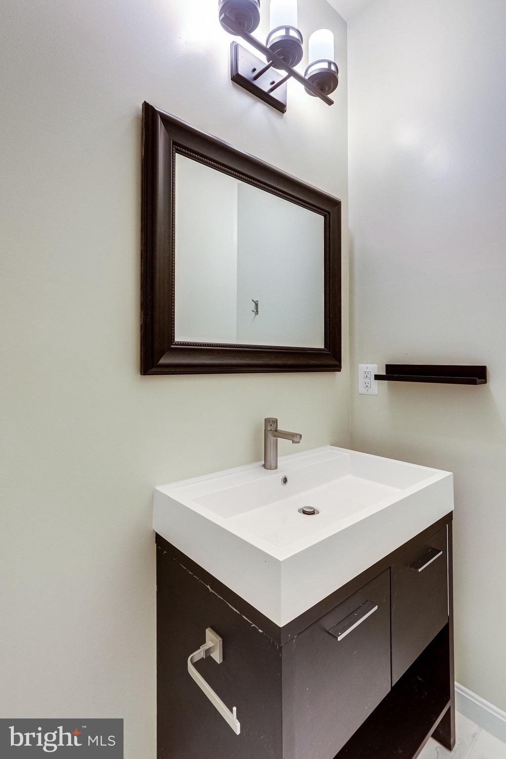 2508 Elvans Road Southeast Washington, DC 20020 - Photo 43 of 45 Upper level hall bath.