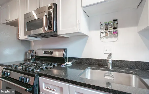 $2,200 | 1417 Newton Street Northwest, Unit 207, Washington, DC 20010