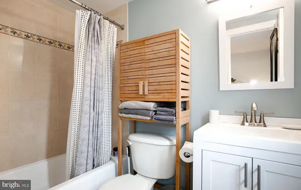 $2,200 | 1417 Newton Street Northwest, Unit 207, Washington, DC 20010