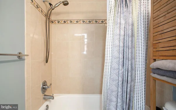$2,200 | 1417 Newton Street Northwest, Unit 207, Washington, DC 20010