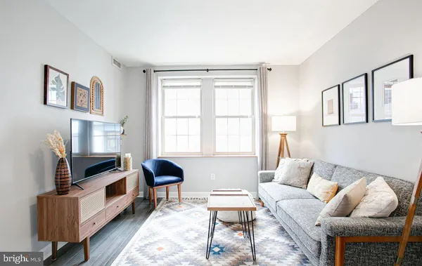 $2,200 | 1417 Newton Street Northwest, Unit 207, Washington, DC 20010