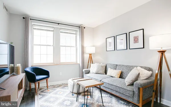 $2,200 | 1417 Newton Street Northwest, Unit 207, Washington, DC 20010