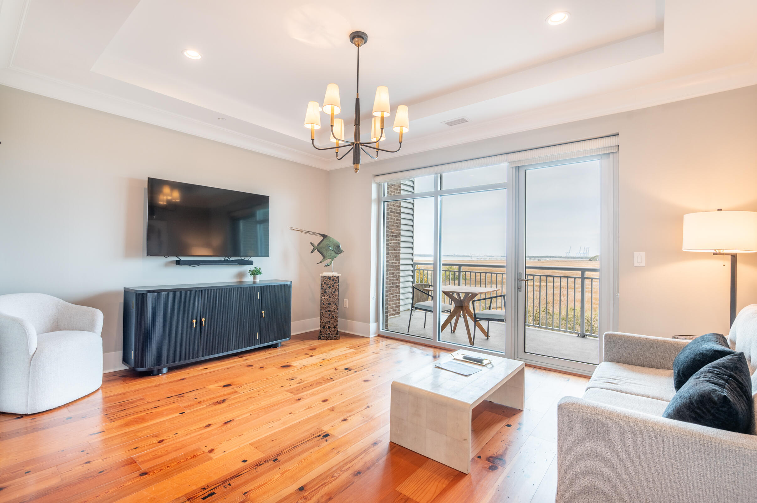 155 Wingo Way, Unit 426 Mount Pleasant, SC 29464 - Photo 3 of 52 Living Room