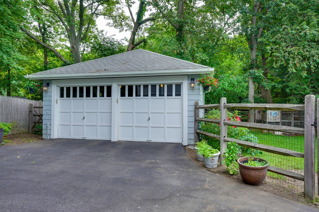 69 Dickerman Road Newton, MA 02461 - Photo 27 of 30 Gallery Image 27