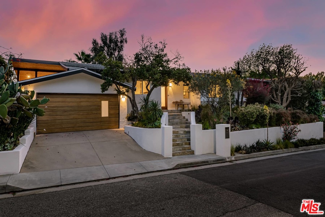 6570 Lakeridge Road Los Angeles, CA 90068 - Photo 1 of 39