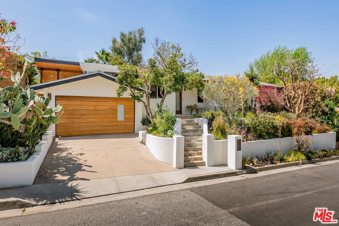 6570 Lakeridge Road Los Angeles, CA 90068 - Photo 2 of 39