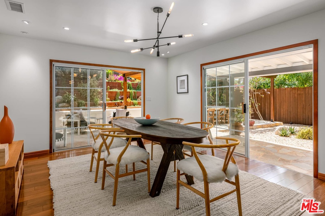 6570 Lakeridge Road Los Angeles, CA 90068 - Photo 11 of 39