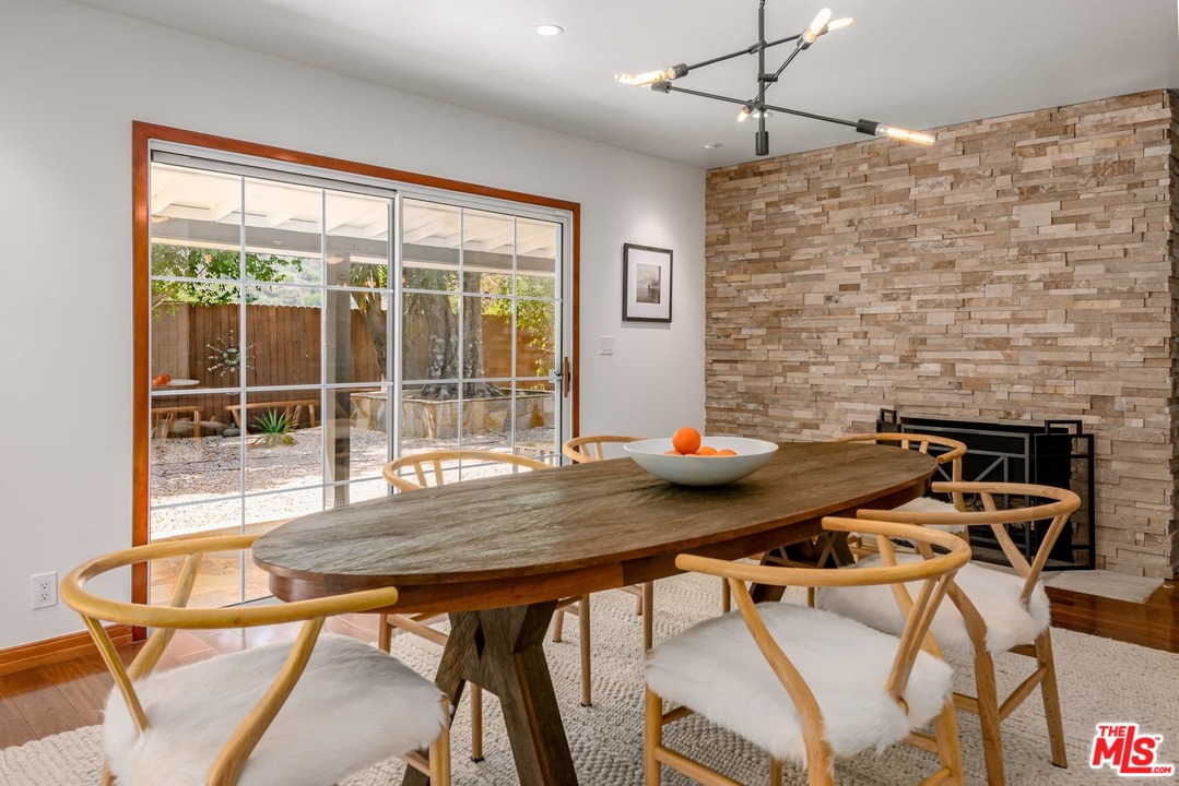 6570 Lakeridge Road Los Angeles, CA 90068 - Photo 12 of 39