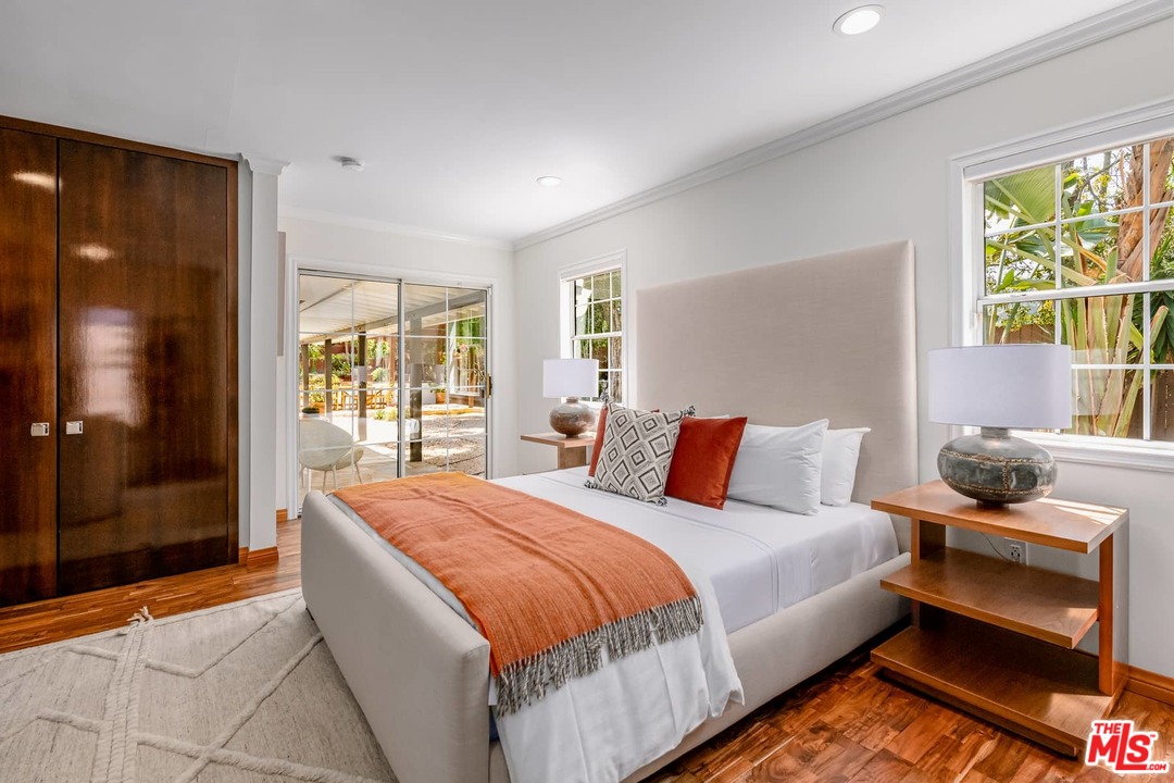 6570 Lakeridge Road Los Angeles, CA 90068 - Photo 17 of 39