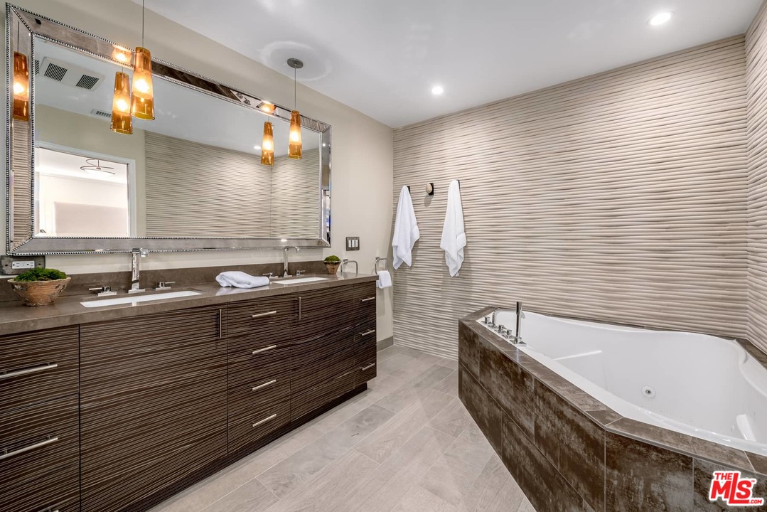 6570 Lakeridge Road Los Angeles, CA 90068 - Photo 18 of 39