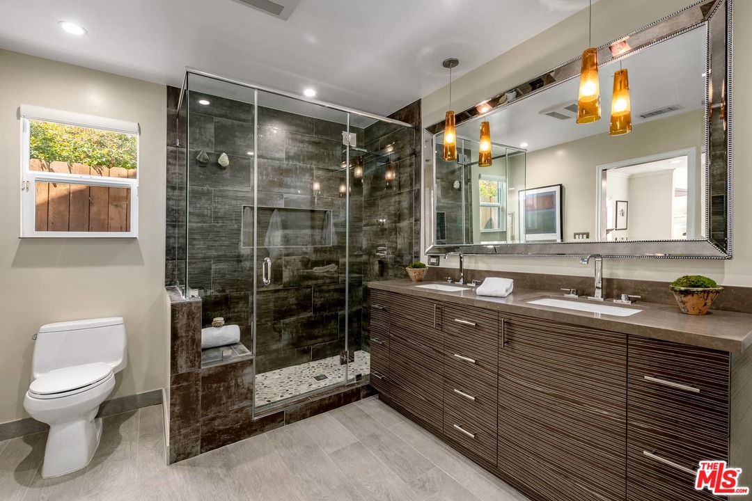 6570 Lakeridge Road Los Angeles, CA 90068 - Photo 19 of 39