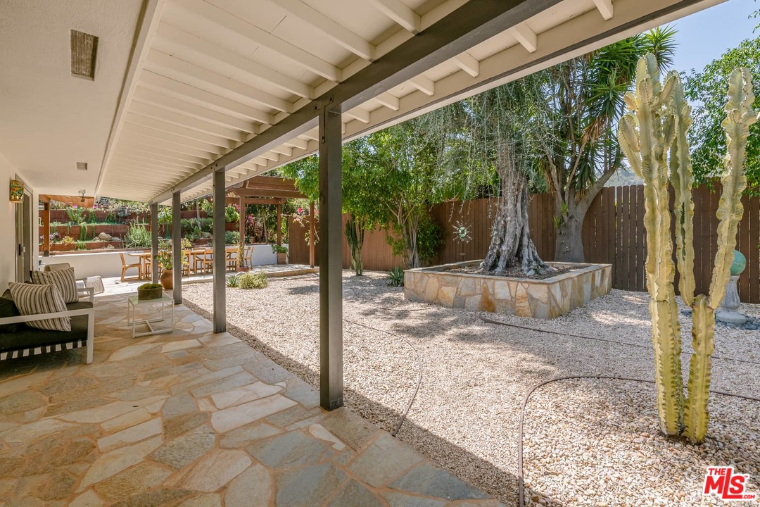 6570 Lakeridge Road Los Angeles, CA 90068 - Photo 20 of 39