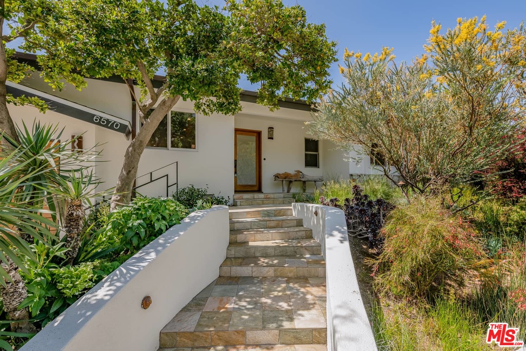 6570 Lakeridge Road Los Angeles, CA 90068 - Photo 3 of 39