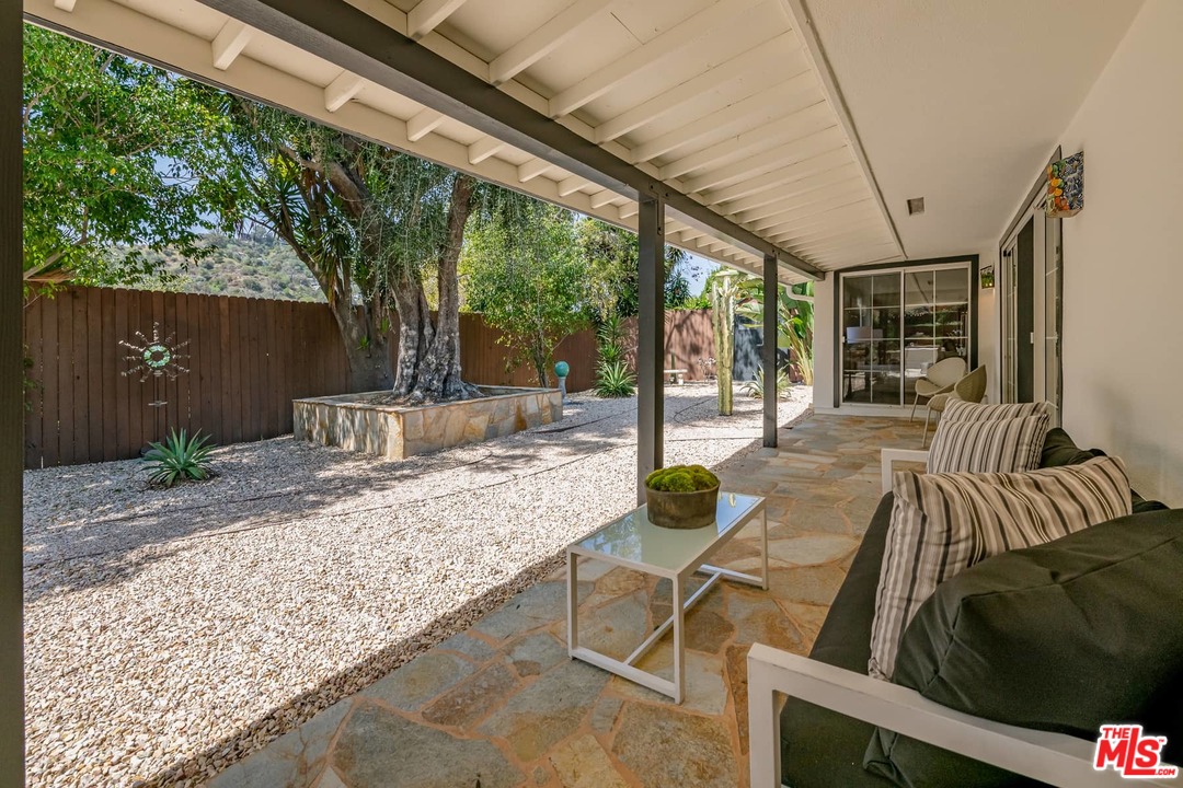 6570 Lakeridge Road Los Angeles, CA 90068 - Photo 21 of 39