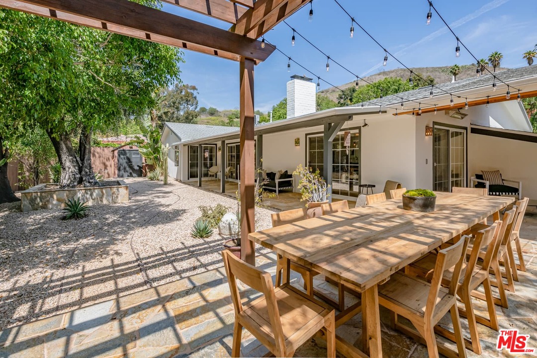 6570 Lakeridge Road Los Angeles, CA 90068 - Photo 23 of 39