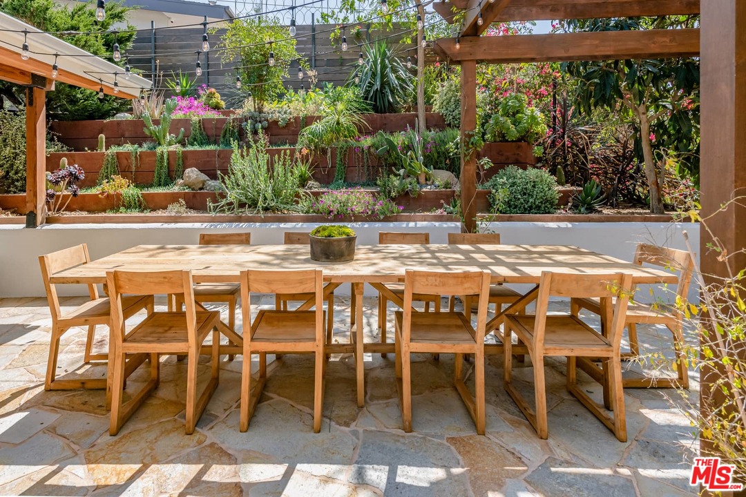 6570 Lakeridge Road Los Angeles, CA 90068 - Photo 24 of 39