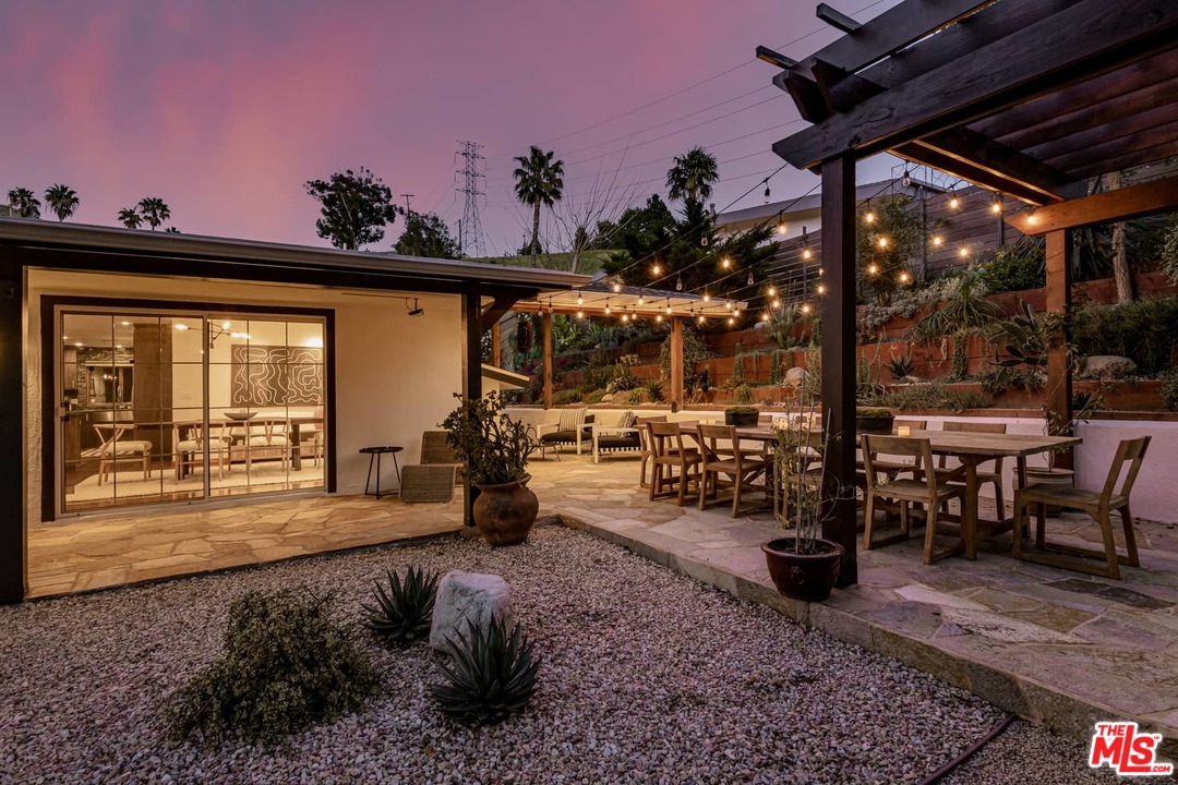 6570 Lakeridge Road Los Angeles, CA 90068 - Photo 36 of 39