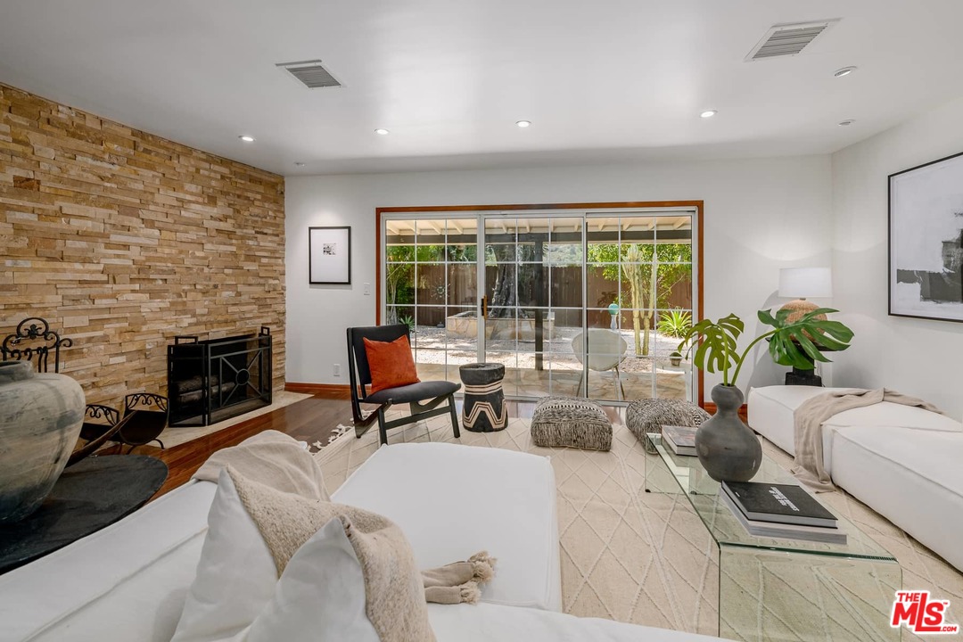 6570 Lakeridge Road Los Angeles, CA 90068 - Photo 9 of 39