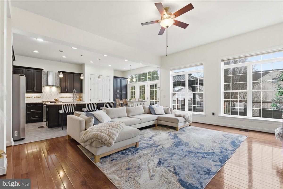 5 BR | 4.5 BA | Trex Deck w/ fenced yard