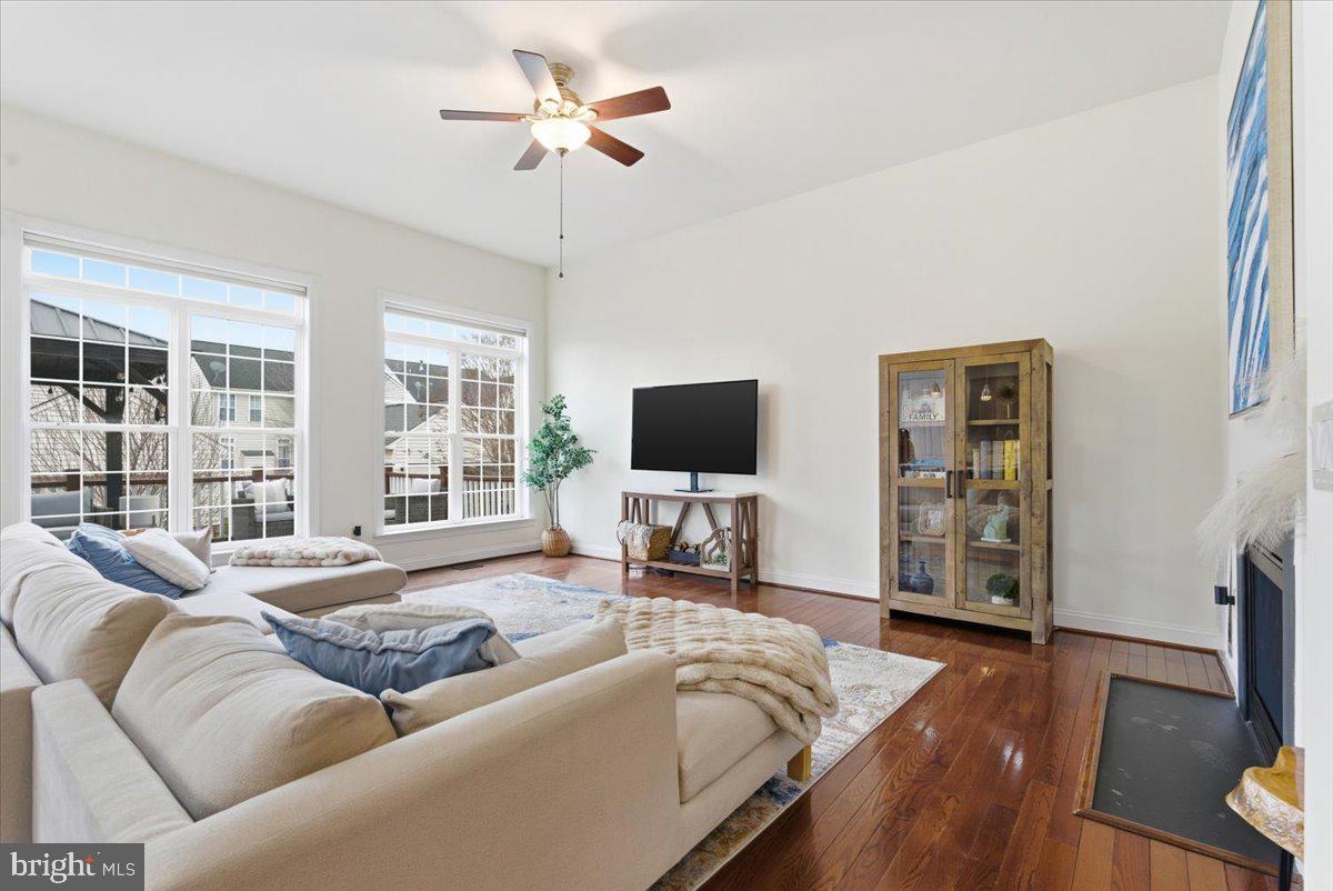 16216 Radburn Street Woodbridge, VA 22191 - Photo 13 of 64 5 BR | 4.5 BA | Trex Deck w/ fenced yard