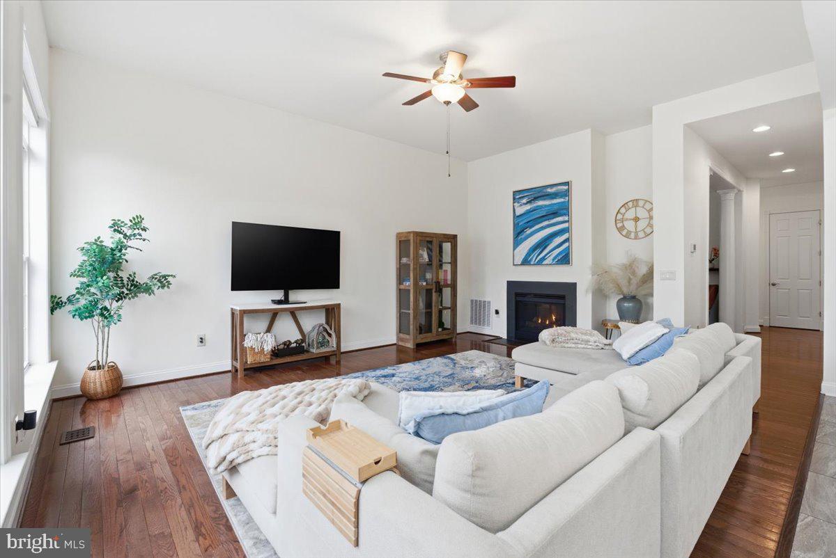 16216 Radburn Street Woodbridge, VA 22191 - Photo 14 of 64 5 BR | 4.5 BA | Trex Deck w/ fenced yard