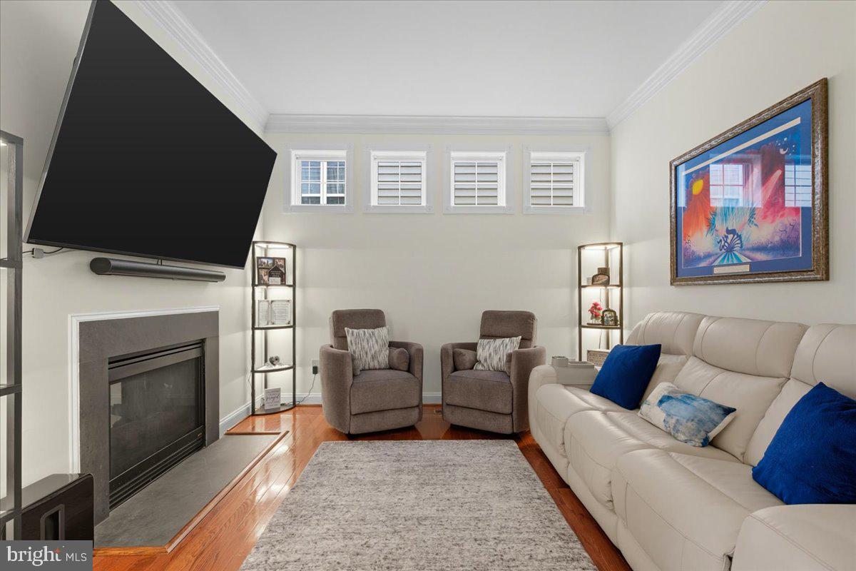 16216 Radburn Street Woodbridge, VA 22191 - Photo 20 of 64 5 BR | 4.5 BA | Trex Deck w/ fenced yard