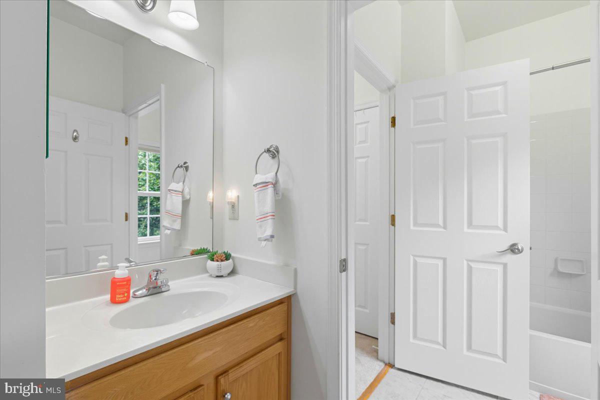 16216 Radburn Street Woodbridge, VA 22191 - Photo 32 of 64 Jack and Jill Full Bath for BR 2 and 3