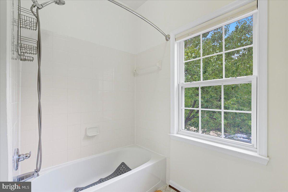 16216 Radburn Street Woodbridge, VA 22191 - Photo 33 of 64 Jack and Jill Full Bath for BR 2 and 3