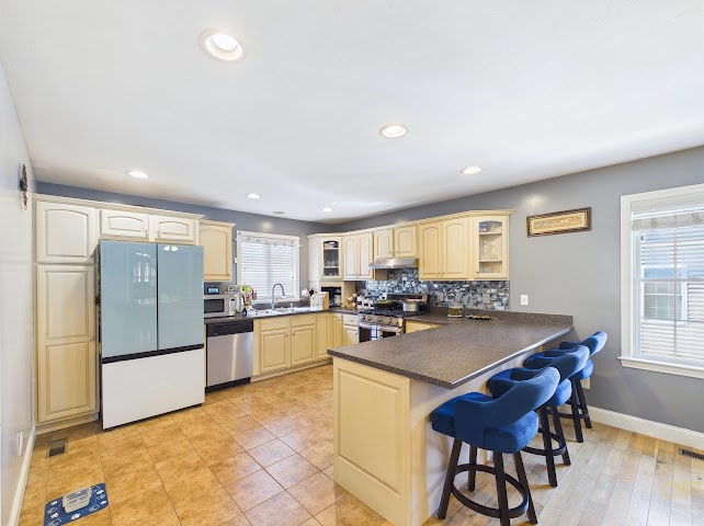 19 Abington Lane Fall River, MA 02721 - Photo 11 of 36