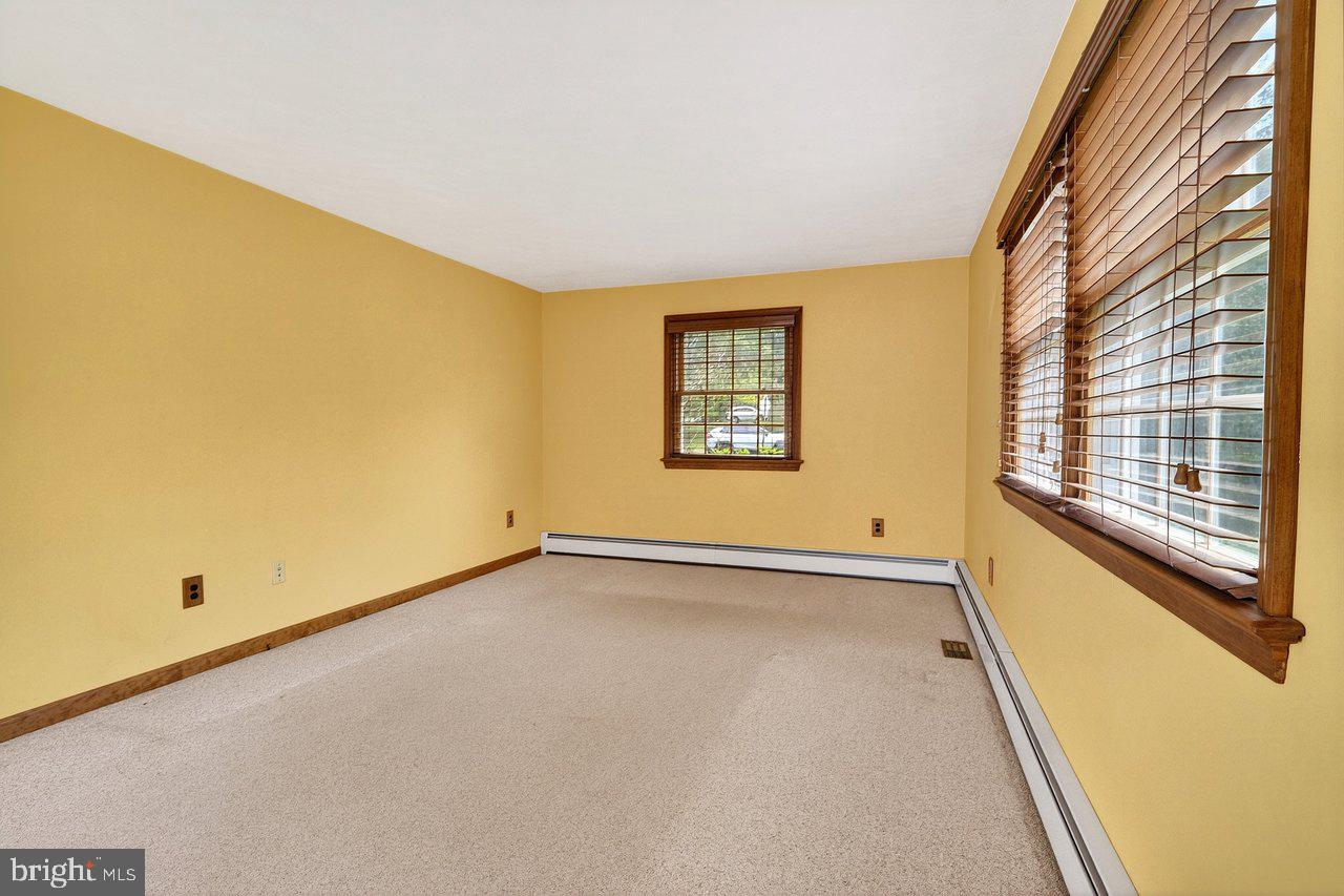 118 Bull Run Road Ewing, NJ 08638 - Photo 27 of 43 Bright and inviting blank canvas space.