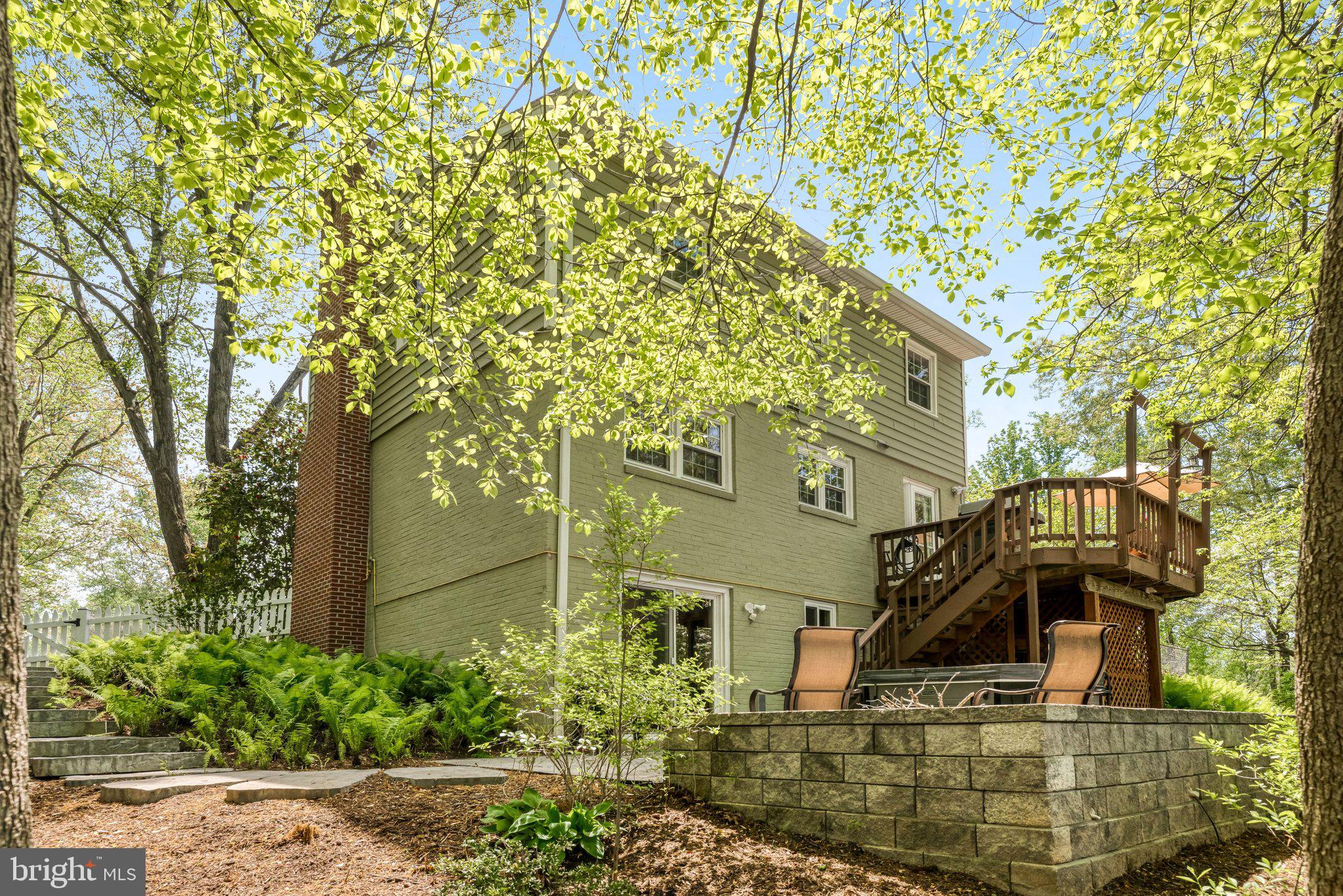 6600 Kensal Court Springfield, VA 22152 - Photo 42 of 43 front view of a house
