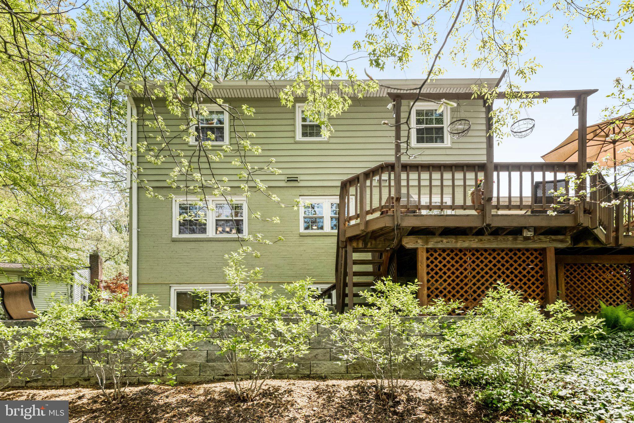 6600 Kensal Court Springfield, VA 22152 - Photo 43 of 43 a front view of a house with a yard