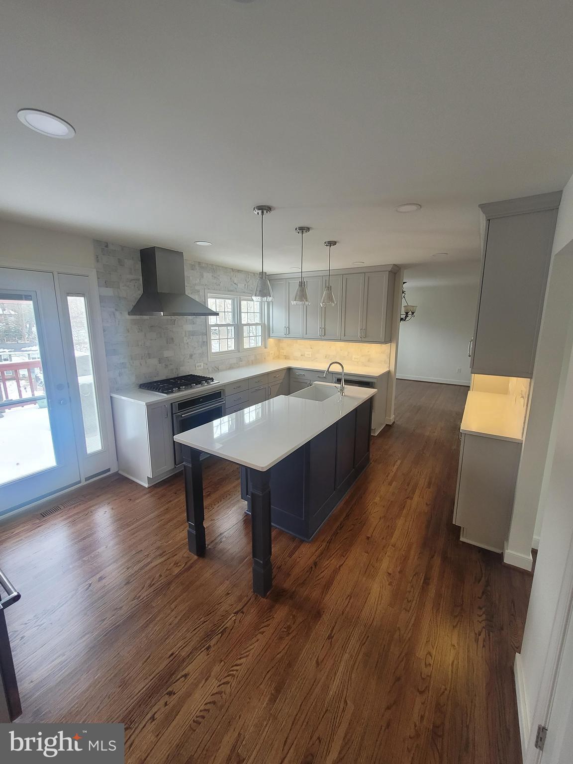 6600 Kensal Court Springfield, VA 22152 - Photo 8 of 43 a room with wooden floor and furniture